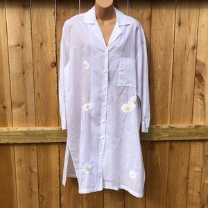 Valombreuse Women's Long White Button Up Shirt Top Embroidered Daisies RARE